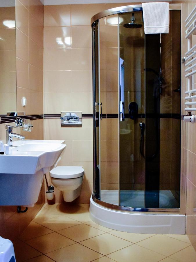 Hotel Zamek Krolewski W Rydzynie 리드지나 외부 사진