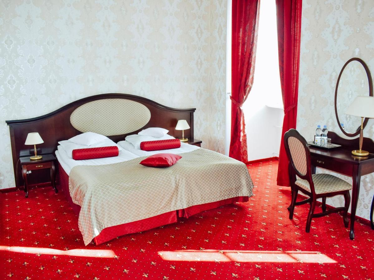 Hotel Zamek Krolewski W Rydzynie 리드지나 외부 사진