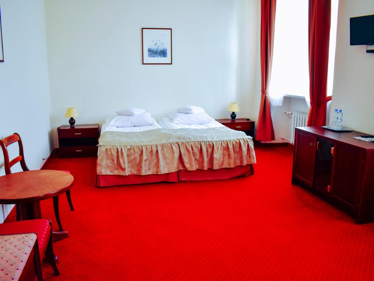 Hotel Zamek Krolewski W Rydzynie 리드지나 외부 사진