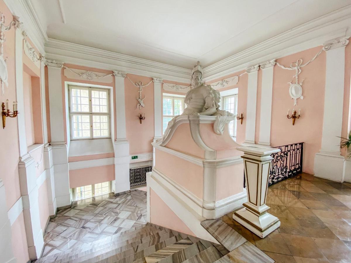 Hotel Zamek Krolewski W Rydzynie 리드지나 외부 사진