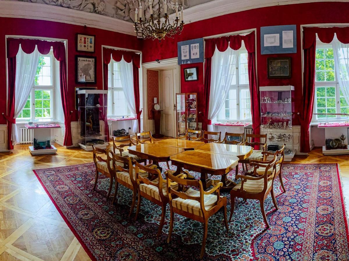 Hotel Zamek Krolewski W Rydzynie 리드지나 외부 사진