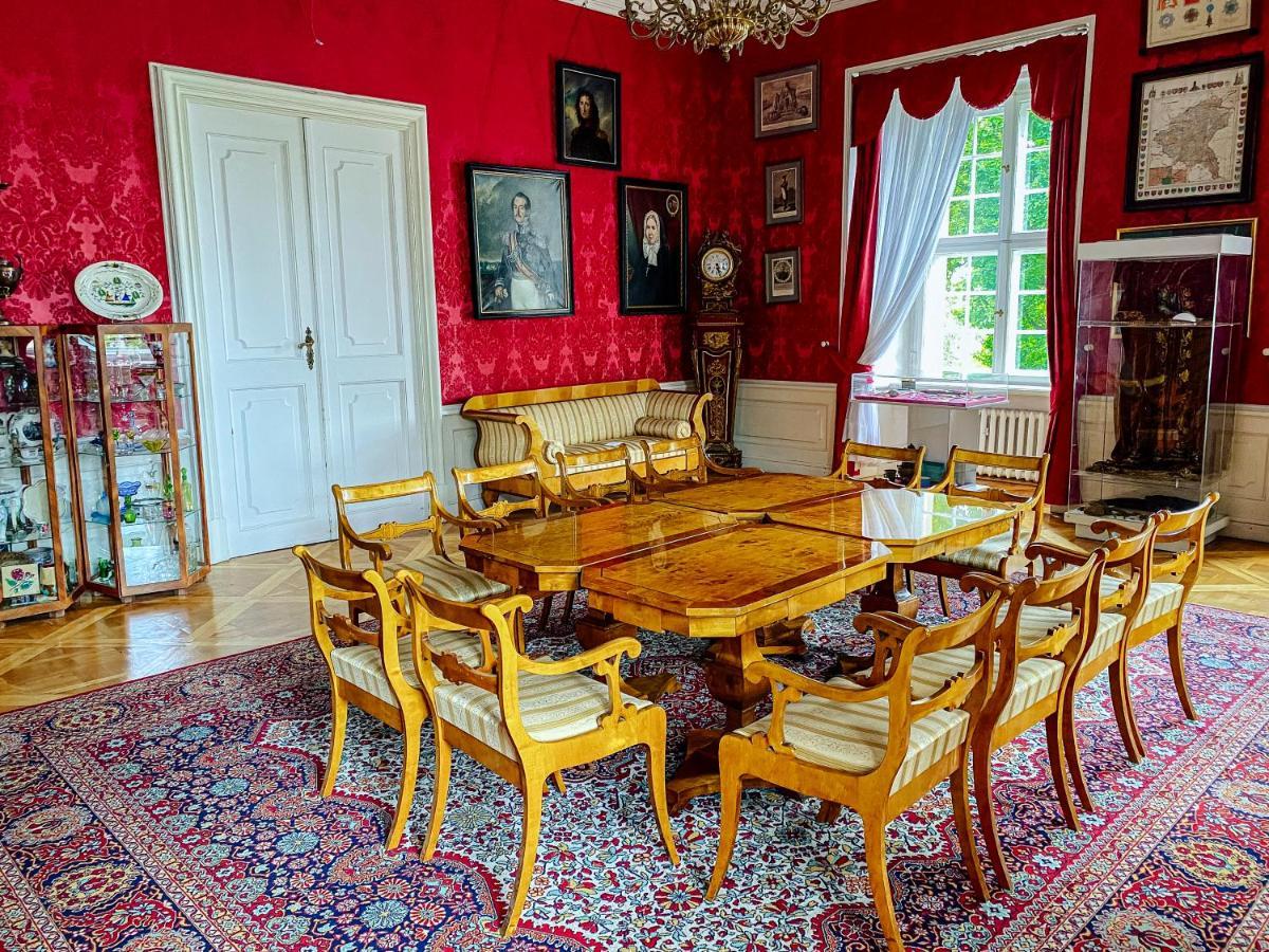 Hotel Zamek Krolewski W Rydzynie 리드지나 외부 사진
