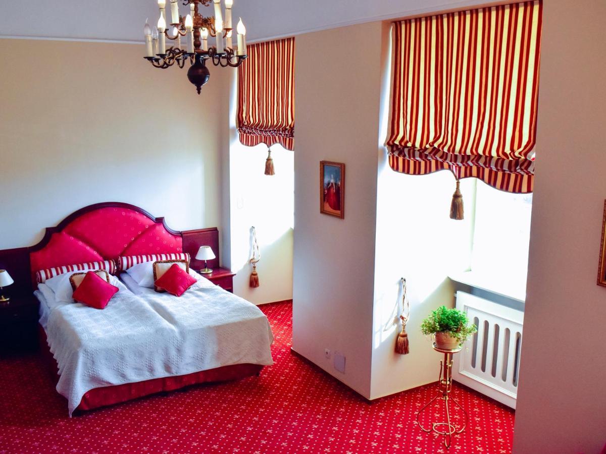 Hotel Zamek Krolewski W Rydzynie 리드지나 외부 사진