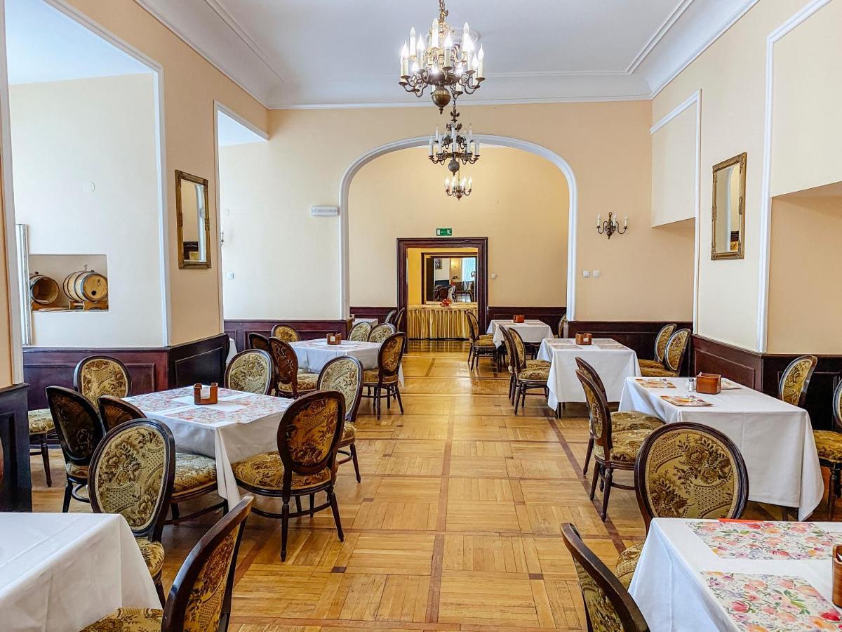 Hotel Zamek Krolewski W Rydzynie 리드지나 외부 사진
