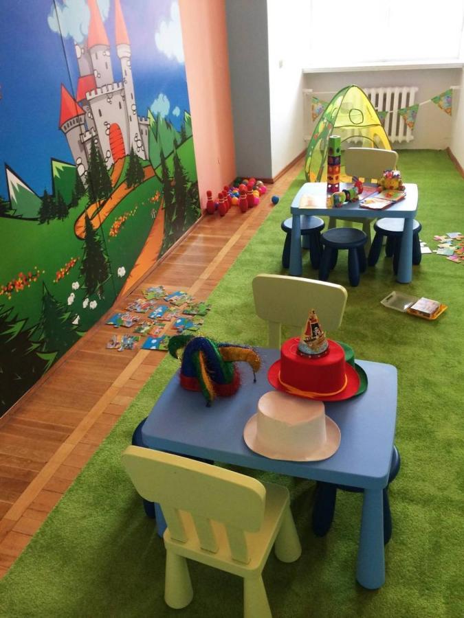 Hotel Zamek Krolewski W Rydzynie 리드지나 외부 사진