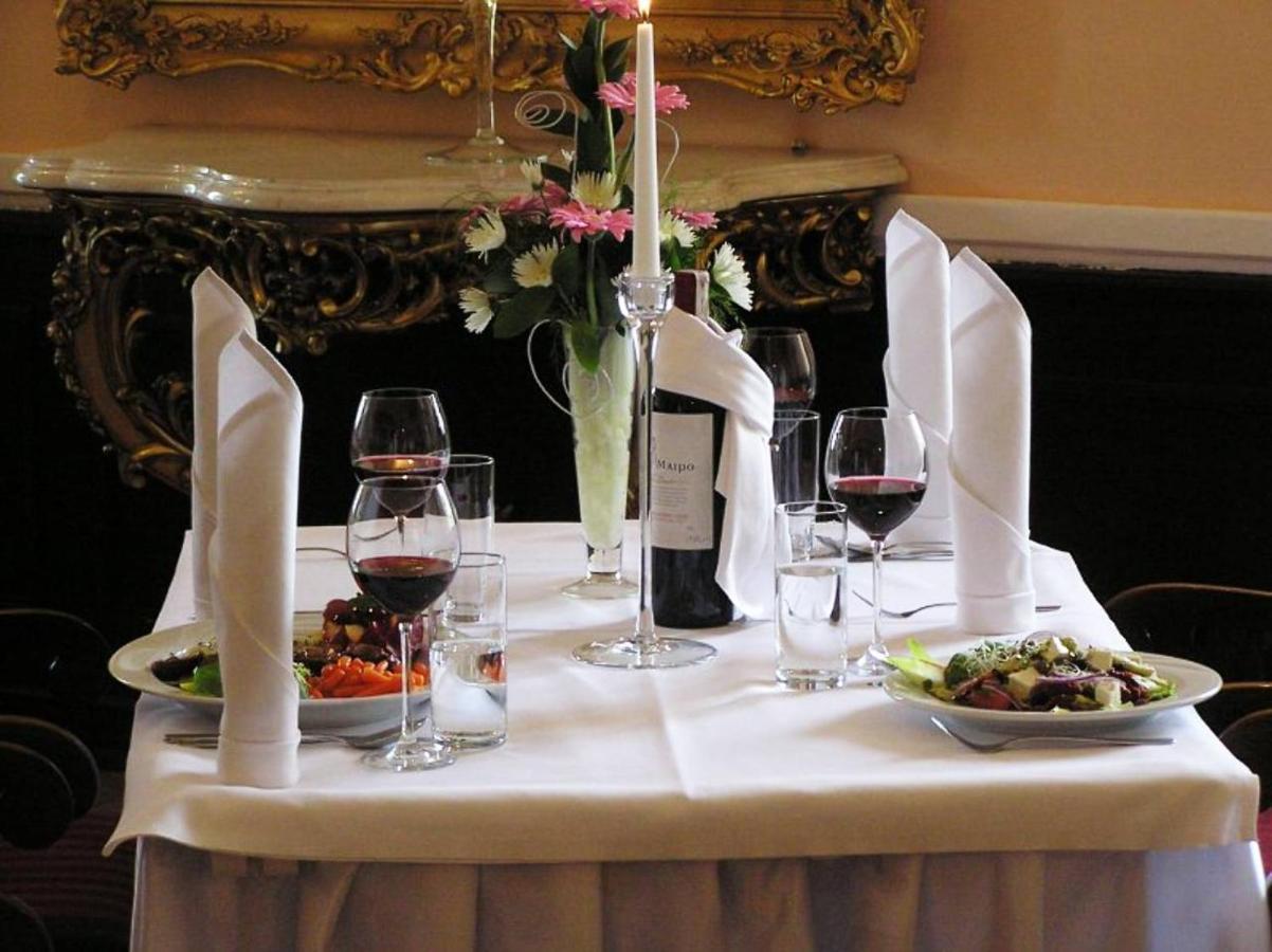 Hotel Zamek Krolewski W Rydzynie 리드지나 외부 사진