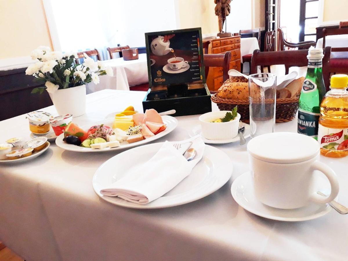 Hotel Zamek Krolewski W Rydzynie 리드지나 외부 사진