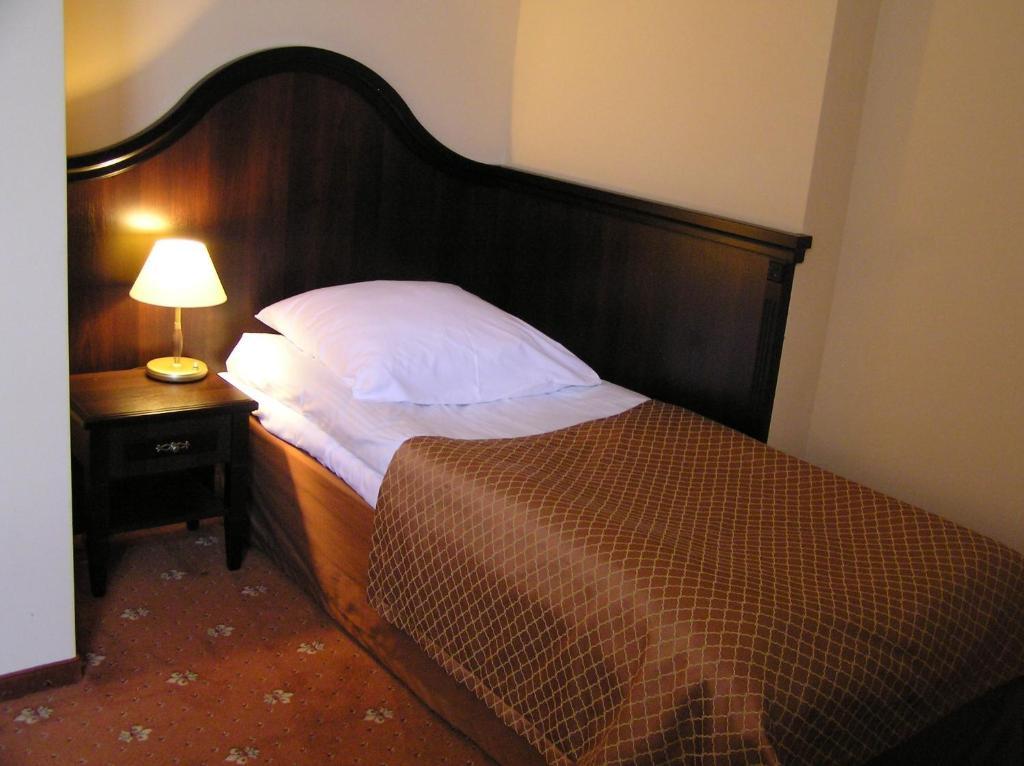 Hotel Zamek Krolewski W Rydzynie 리드지나 객실 사진