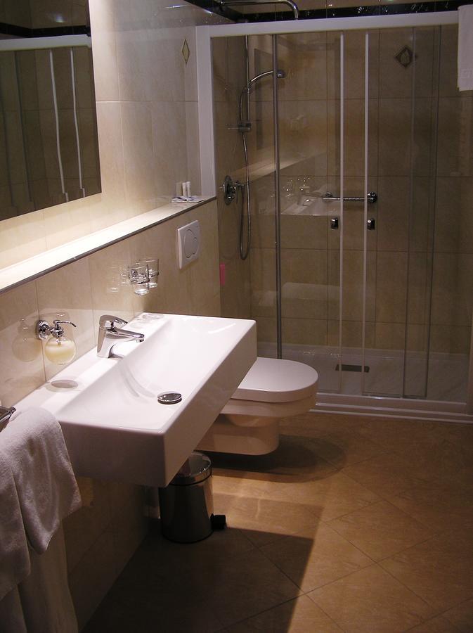 Hotel Zamek Krolewski W Rydzynie 리드지나 외부 사진